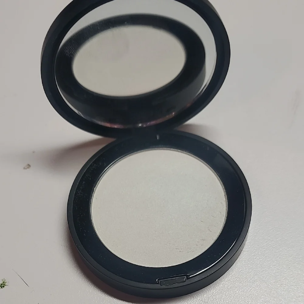 Melt Setting Powder - Picture 3 of 3